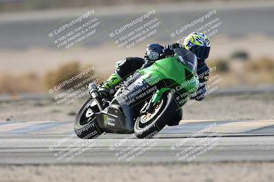 media/Nov-16-2025-Race Pace (Sun) [[8c5fa54630]]/Non Verified Riders (1st 20 Minutes)/1-Turn 14 (10am)/